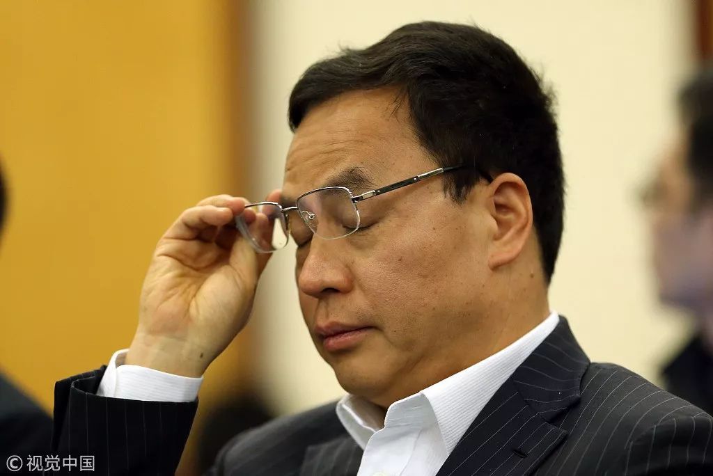 原標題：漢能走出關聯(lián)交易陰影？復牌無望 前首富李河君決定私有化+回A              請注意，光伏補貼正在退坡。   漢能控股董事局主席李河君 一場延宕三年之久的漢能薄膜停牌有了結果，方案是私有化+A股上市