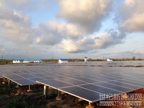  逆變器、變頻器、UPS、充電樁等電源的技術進步，離不開元器件廠家的努力，特別是功率器件和控制芯片，一直在推動著電源向前發(fā)展。從2008年到2018年，光伏逆變器的價格下降了80%以上，效率還提升了10%以上，這些也依賴于功率器件的損耗不斷降低，控制芯片的功能不斷提升