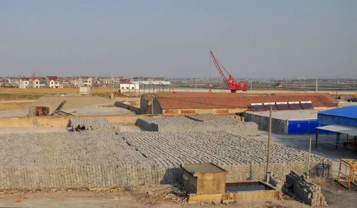 原標題：寶坻農(nóng)村土地漲價前兆：國家預計投資4萬億啟動農(nóng)村基建！            這幾年大家都在討論農(nóng)村土地的升值空間，主要是從國家政策紅利，和未來發(fā)展趨勢的角度來預期。但硬件的問題沒有解決，落地還需時日