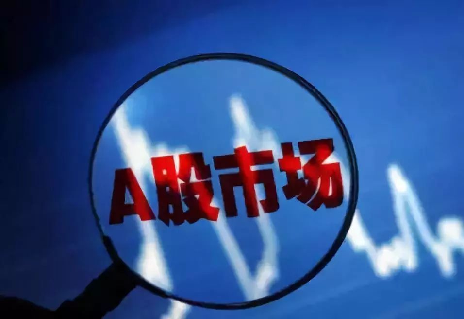 原標(biāo)題：港股停牌三年，漢能為什么突然宣布欲私有化后轉(zhuǎn)戰(zhàn)A股？              近日，漢能移動(dòng)能源控股集團(tuán)有限公司(以下簡(jiǎn)稱“漢能移動(dòng)能源”)發(fā)布公告稱，決定對(duì)持有漢能薄膜發(fā)電集團(tuán)有限公司(0566.HK）（以下簡(jiǎn)稱“上市公司”或“漢能薄膜發(fā)電”)股票的所有投資人發(fā)出私有化要約，收購(gòu)價(jià)格為每股不低于5港元，以現(xiàn)金收購(gòu)或股票置換，私有化之后公司擬在國(guó)內(nèi)A股上市。  公告表示，鑒于上市公司停牌已經(jīng)超過(guò)三年，出于對(duì)中小股東利益的保護(hù)，經(jīng)漢能移動(dòng)能源第二屆第7次董事會(huì)批準(zhǔn)，漢能移動(dòng)能源決定對(duì)持有上市公司股